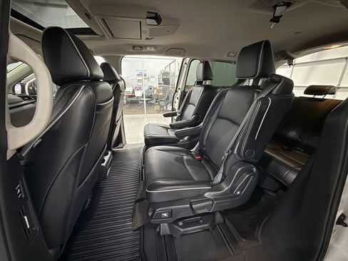 Used 2025 Honda Odyssey Elite image 11