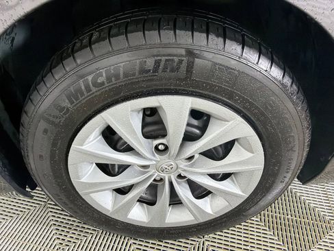 Used 2016 Toyota Camry LE image 11