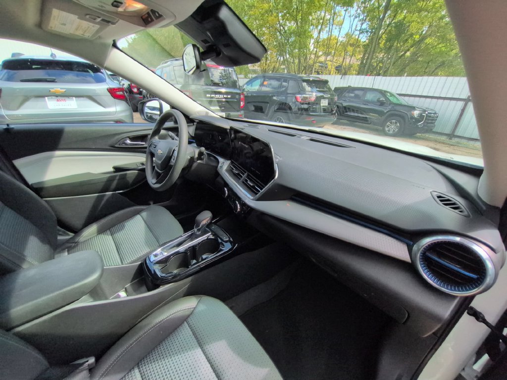 Used 2026 Chevrolet Trax LT FWD image 31