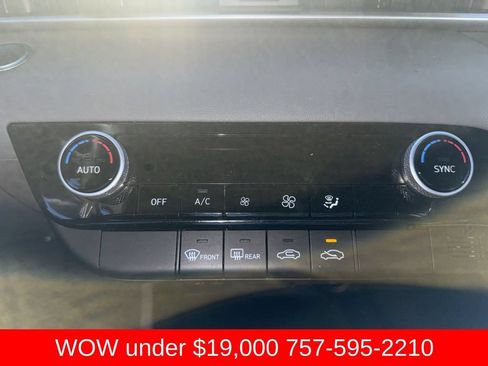 Used 2023 Hyundai Elantra SEL FWD image 14