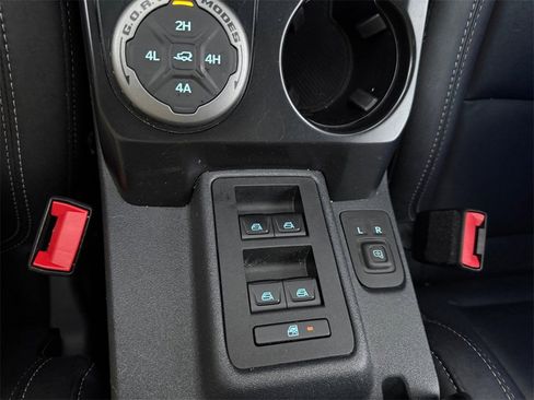 Used 2025 Ford Bronco Badlands image 23