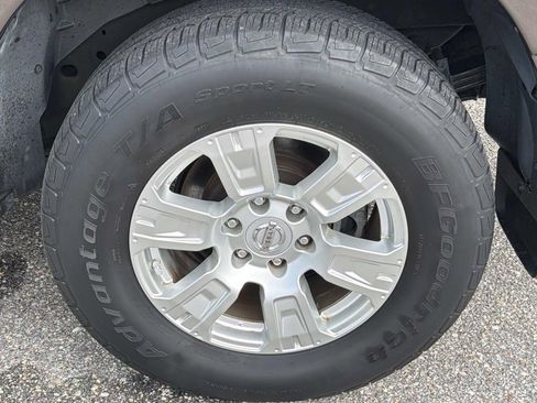 Used 2017 Nissan Titan SV image 10