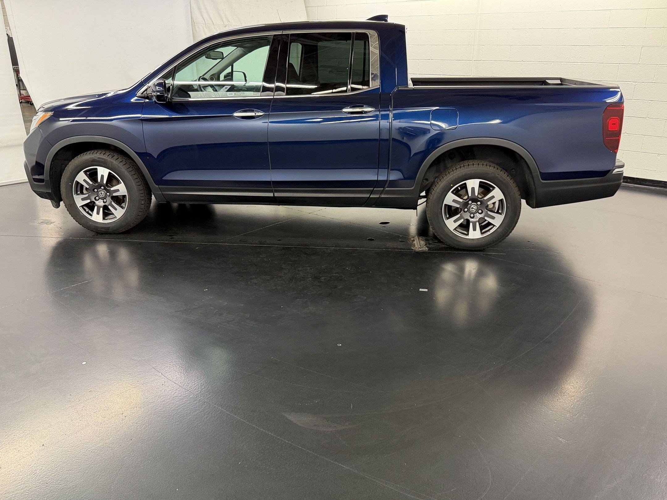 Used 2019 Honda Ridgeline RTL-E image 2
