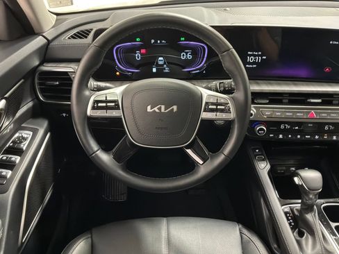 Used 2025 Kia Telluride EX w/ EX Captain's Chair Package AWD/4WD image 7