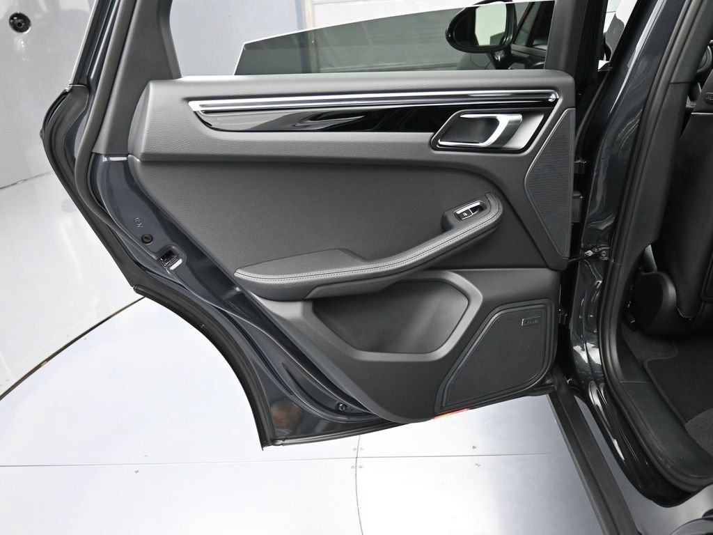 Certified 2026 Porsche Macan AWD/4WD image 23