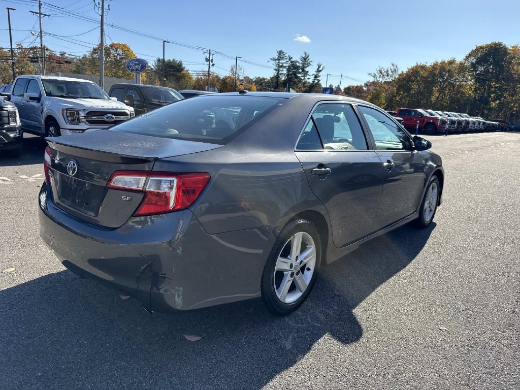 Used 2014 Toyota Camry SE w/ Leather Package FWD image 8