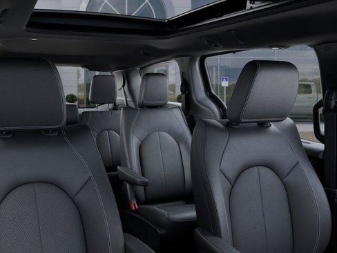 New 2026 Chrysler Pacifica Select AWD/4WD image 29