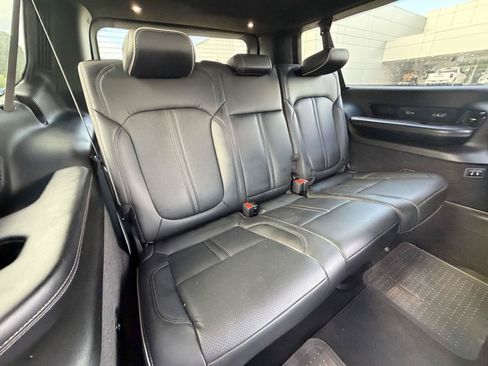 Used 2023 Jeep Grand Wagoneer L Series II AWD/4WD image 19
