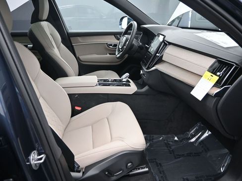 New 2026 Volvo XC90 B6 Plus w/ Protection Package Premier image 40