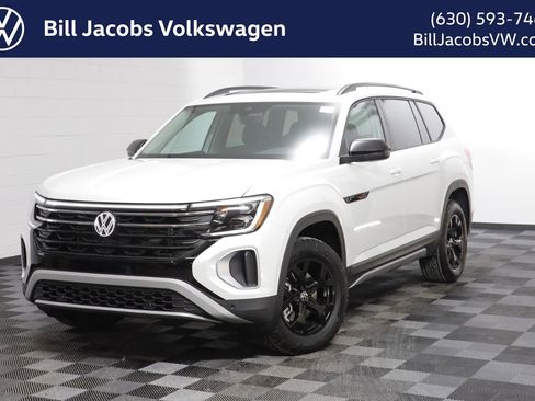 New 2026 Volkswagen Atlas Peak Edition image 1