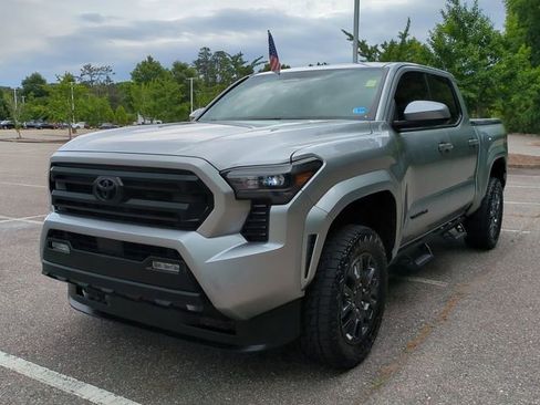 Used 2024 Toyota Tacoma SR5 AWD/4WD image 8