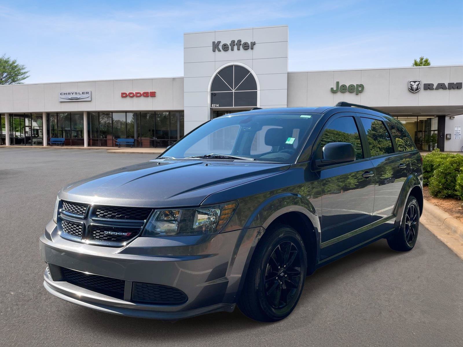 Used 2020 Dodge Journey SE w/ Blacktop Package FWD image 1