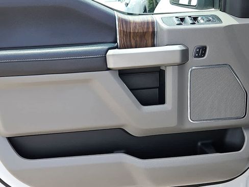 Used 2018 Ford F150 Lariat RWD image 11