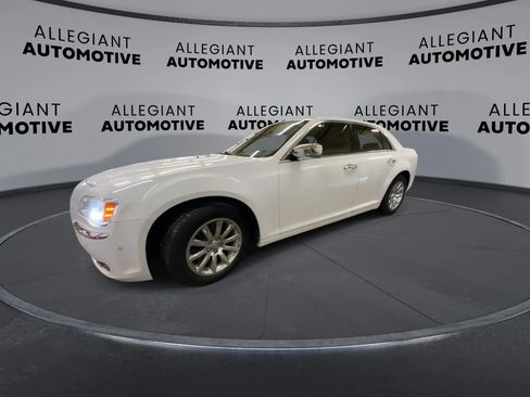 Used 2011 Chrysler 300 C RWD image 6
