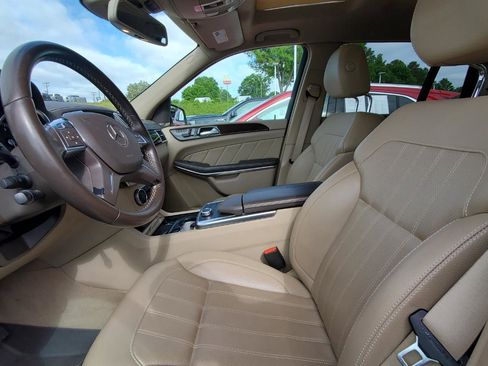 Used 2014 Mercedes-Benz GL 450 4MATIC image 3