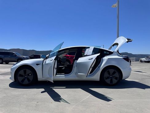 Used 2021 Tesla Model 3 Standard Range Plus RWD image 27
