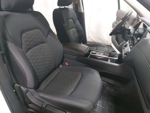 Used 2025 Nissan Pathfinder SV image 10