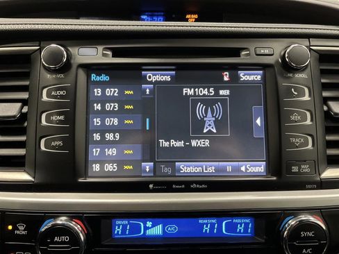 Used 2017 Toyota Highlander XLE image 18