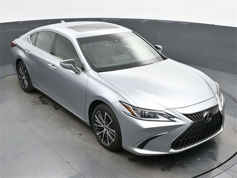 Used 2024 Lexus ES 350 w/ Premium Package image 18