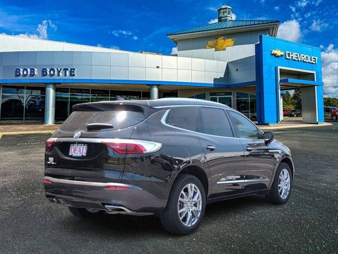 Used 2023 Buick Enclave Essence w/ Experience Buick Package FWD image 3