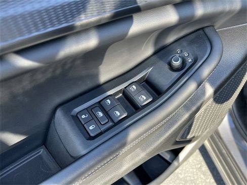 Used 2025 Jeep Grand Cherokee Laredo image 15