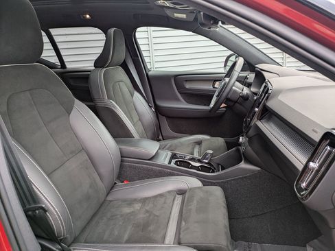 Used 2022 Volvo XC40 T5 R-Design w/ Advanced Package image 29