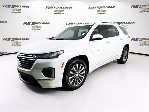 Used 2023 Chevrolet Traverse Premier image 3