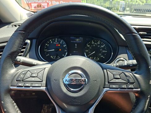 Used 2020 Nissan Rogue SV AWD/4WD image 19