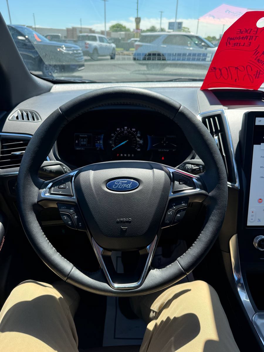 Used 2022 Ford Edge Titanium w/ Equipment Group 301A AWD/4WD image 13