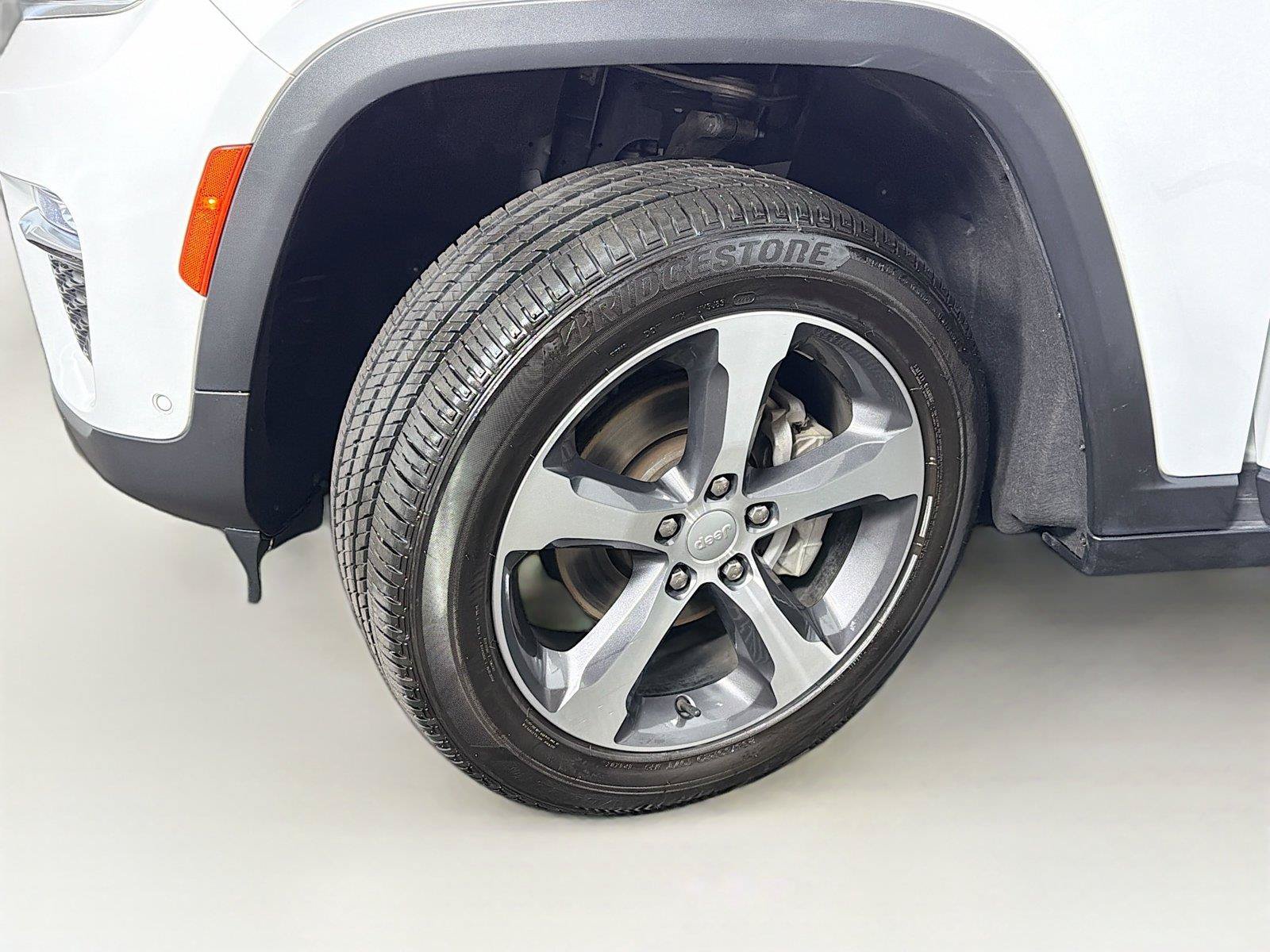 Used 2023 Jeep Grand Cherokee Limited w/ Luxury Tech Group II AWD/4WD image 38