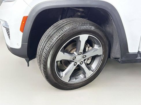 Used 2023 Jeep Grand Cherokee Limited w/ Luxury Tech Group II AWD/4WD image 38
