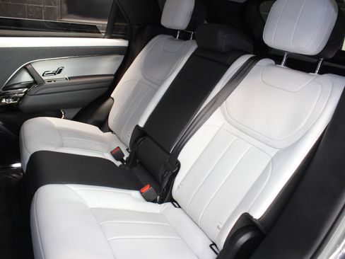 Used 2024 Land Rover Range Rover Sport Dynamic SE image 37