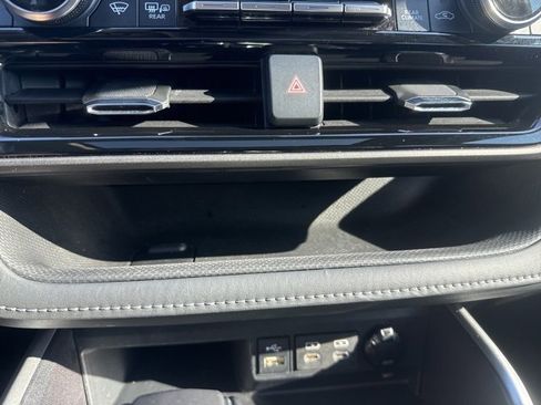 Used 2022 Toyota Highlander XLE image 34