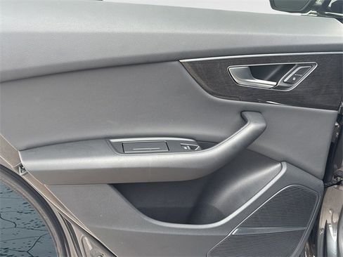 Used 2019 Audi Q8 Premium Plus w/ Premium Plus image 14