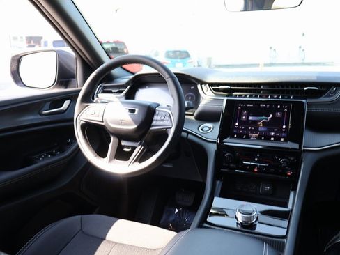 New 2025 Jeep Grand Cherokee Laredo X w/ Luxury Tech Group I image 13