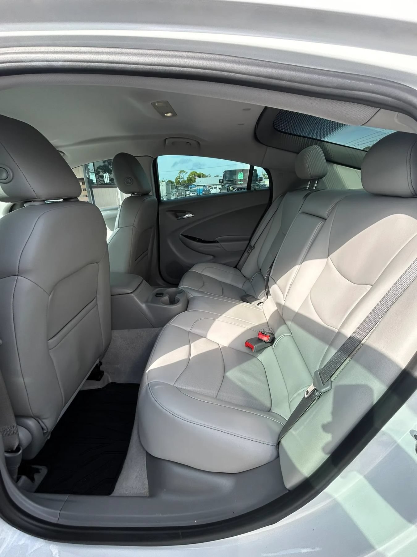 Used 2018 Chevrolet Volt LT w/ Comfort Package FWD image 25
