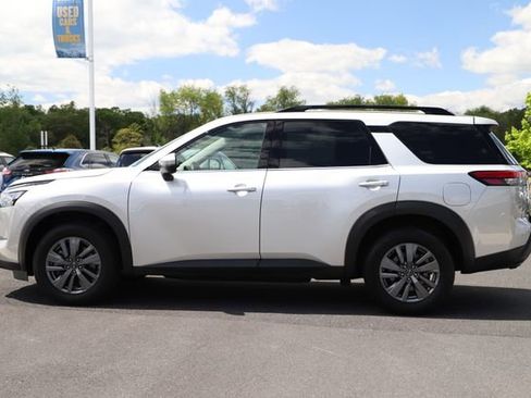 Used 2025 Nissan Pathfinder SV AWD/4WD image 3