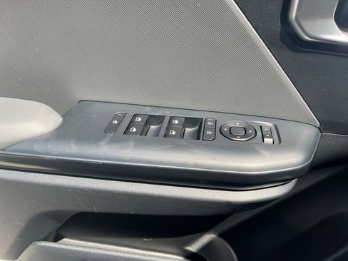 Used 2025 Kia K4 FWD image 18