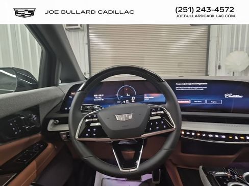 New 2026 Cadillac Optiq Luxury 2 image 36