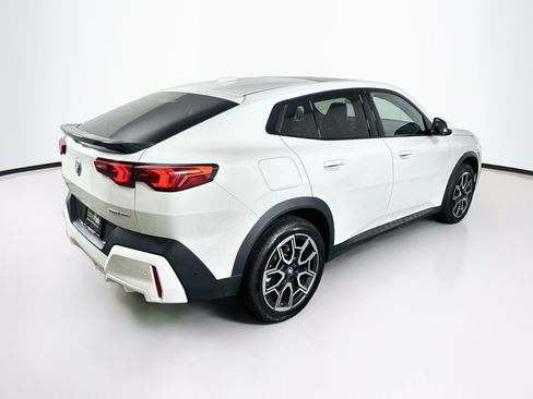 Used 2026 BMW X2 xDrive28i AWD/4WD image 9