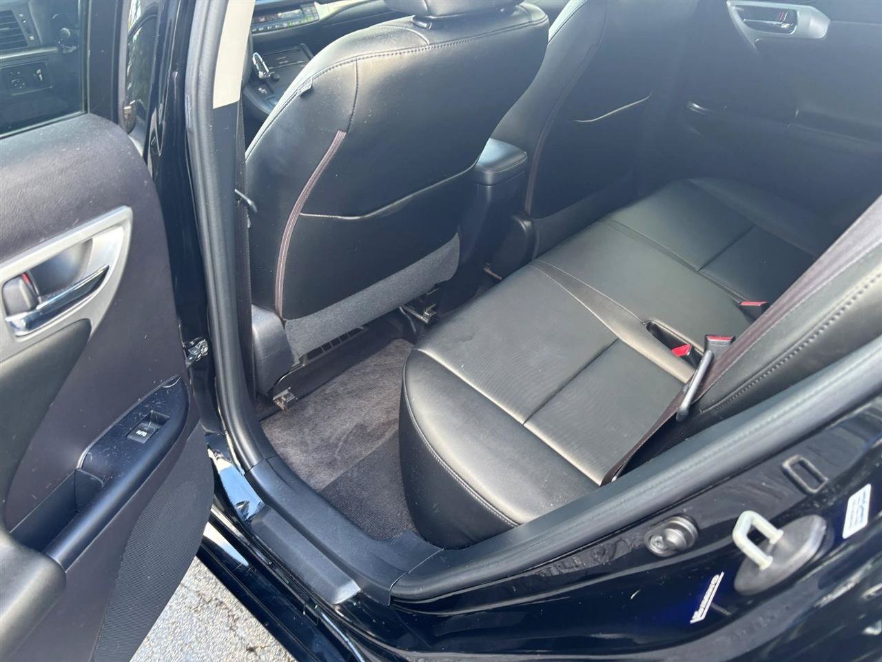 Used 2013 Lexus CT 200h w/ Premium Pkg w/Navigation FWD image 11