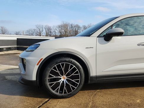 New 2026 Porsche Macan 4 Electric image 6