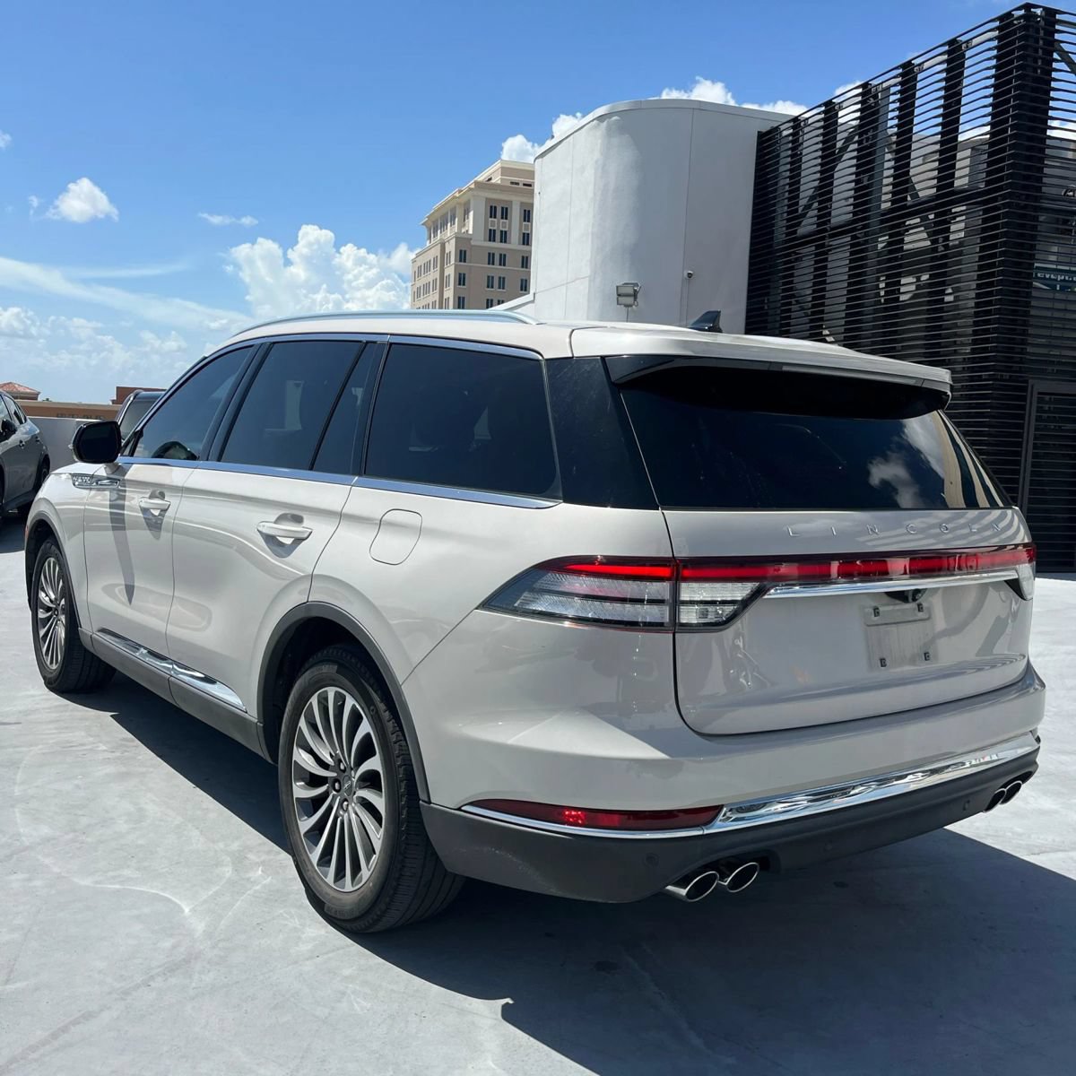 Used 2022 Lincoln Aviator Reserve w/ Elements Package Plus RWD image 2
