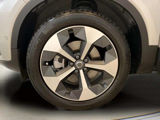 Used 2025 Volvo XC40 B5 Plus AWD/4WD image 97