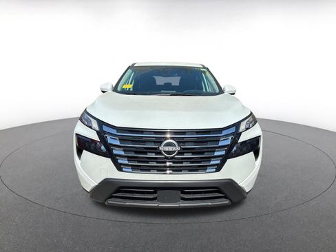 Used 2025 Nissan Rogue SV image 2