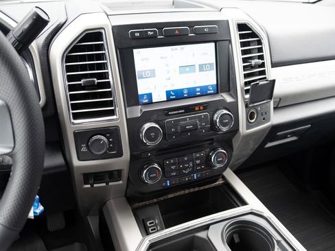 Used 2017 Ford F350 Lariat AWD/4WD image 3
