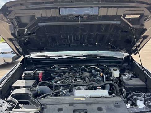 Used 2025 Toyota Tacoma SR5 AWD/4WD image 17