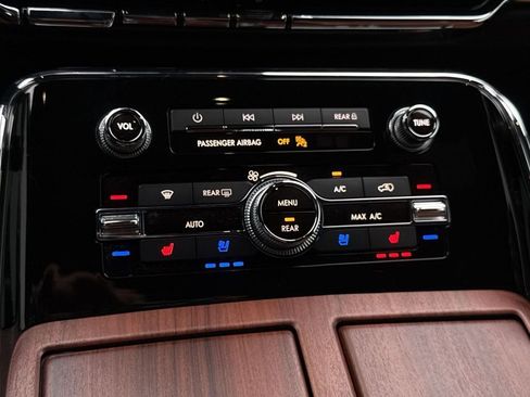 Used 2021 Lincoln Navigator Reserve image 18