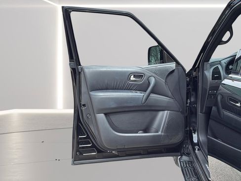 Used 2024 Nissan Armada SL w/ Midnight Edition Package image 11