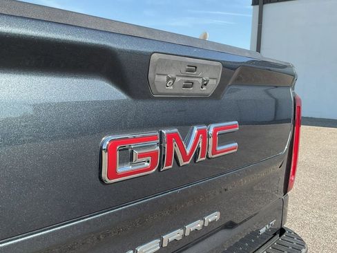 Used 2021 GMC Sierra 1500 SLT w/ SLT Premium Package AWD/4WD image 16